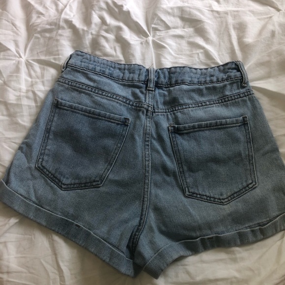SOLD. Blue high waisted denim mom shorts from Pacsun size 27. - Picture 2 of 3